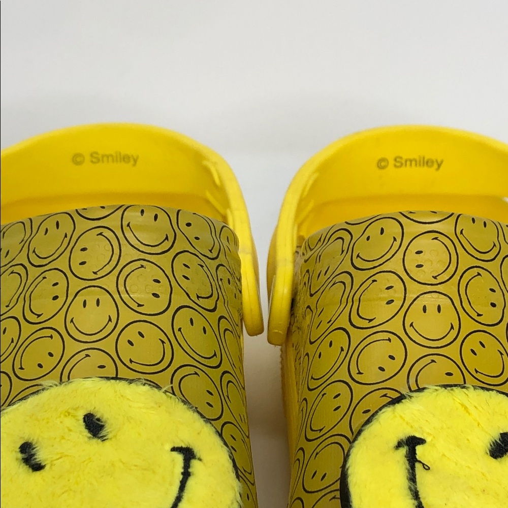Crocs Translucent Smiley Fuzzy Yellow Patch 20721… - image 5
